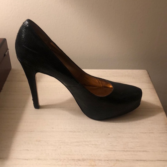 BCBG black pump - Picture 2 of 4